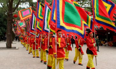 Grup Asyalı insan halk festivallere katılmak 