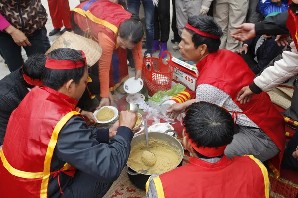 制作绿豆糕人考试 — 图库照片