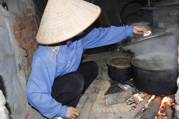 Asian woman boiling rice cake — Stock Photo, Image