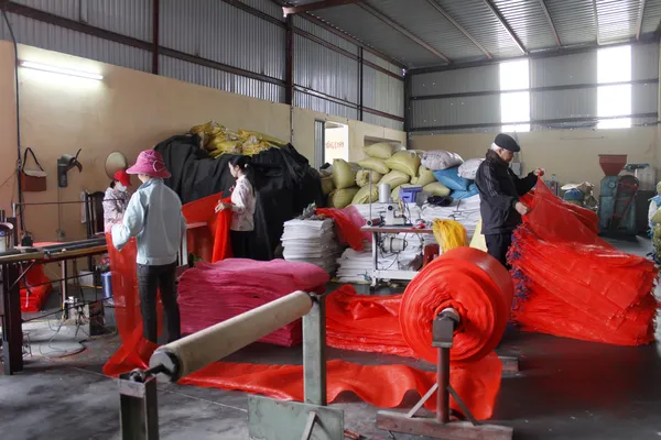 Trabalhadores na fábrica de costura — Fotografia de Stock