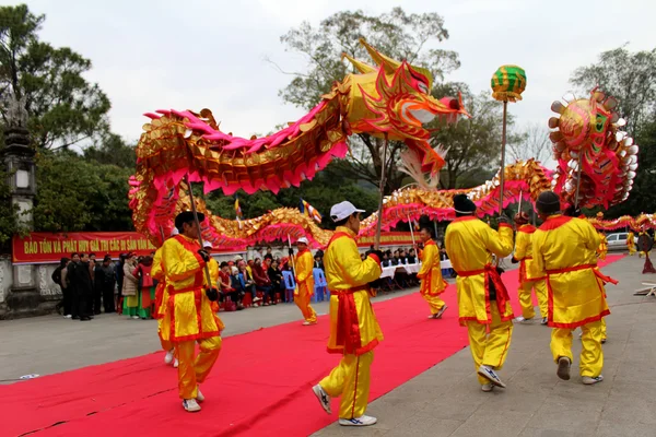 A group of Asian people dance dragon in folk festivals — Stock Photo, Image