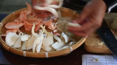 Mutfakta Mantar Çorbası Pişiriyorum