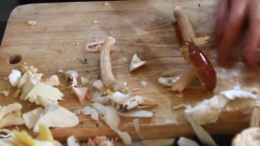 Mutfakta Mantar Çorbası Pişiriyorum