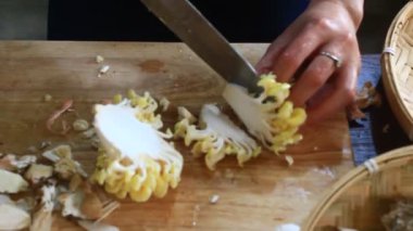 Mutfakta Mantar Çorbası Pişiriyorum