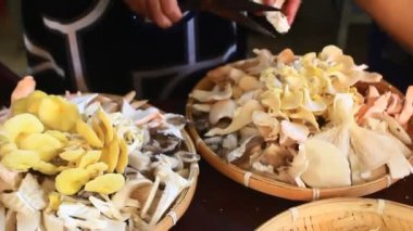 Mutfakta Mantar Çorbası Pişiriyorum