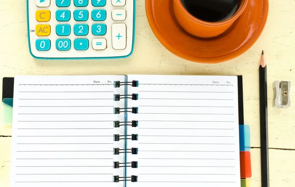 Notebook s kancelářskými potřebami — Stock fotografie