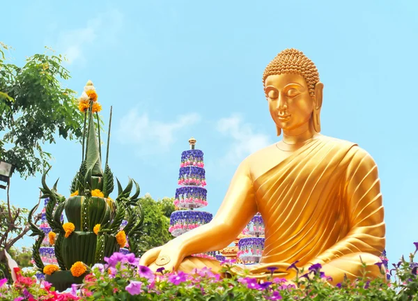 Tajski posąg Buddy złoty — Zdjęcie stockowe