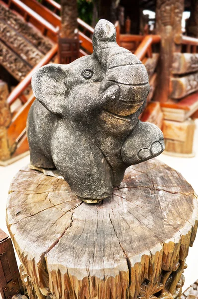 Estatua de elefante de piedra —  Fotos de Stock