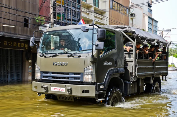 Thaise overstroming crisis op charoen krung road — Stockfoto