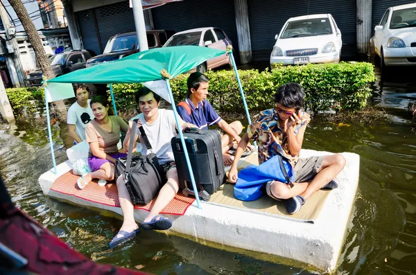 Jaransanitwong weg tijdens de ergste overstromingen — Stockfoto