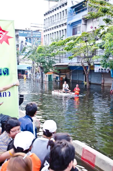 最悪の洪水の間に jaransanitwong ロード — ストック写真