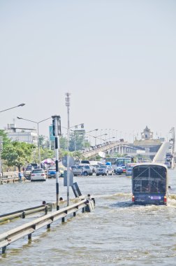 En kötü sel: nakhon pathom, thailand