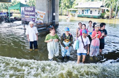 En kötü sel: nakhon pathom, thailand