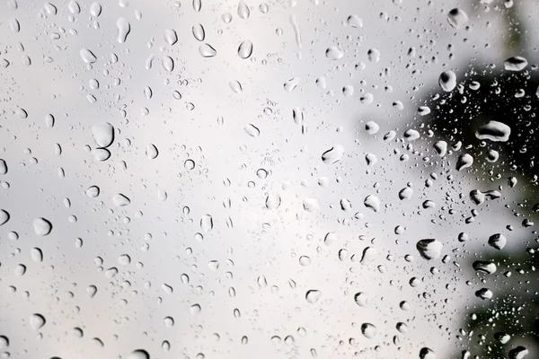 Gotas de agua en la superficie de vidrio — Foto de Stock