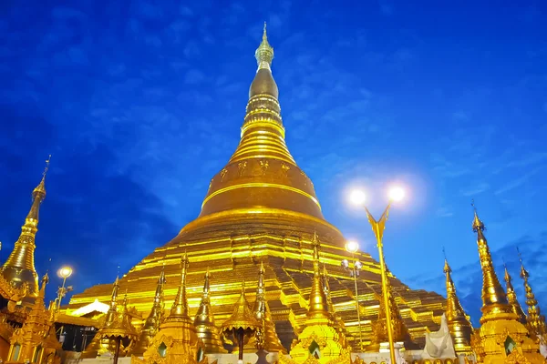 Shwedagon golden pagoda in Yangon, Myanmar (Burma) — Stock Photo, Image