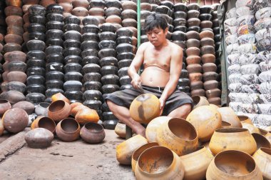 Kimliği belirsiz Ban yarasa topluluk Monk'un sadaka-kase yapmak