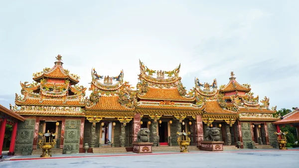 Farbenfroher chinesischer Tempel — Stockfoto