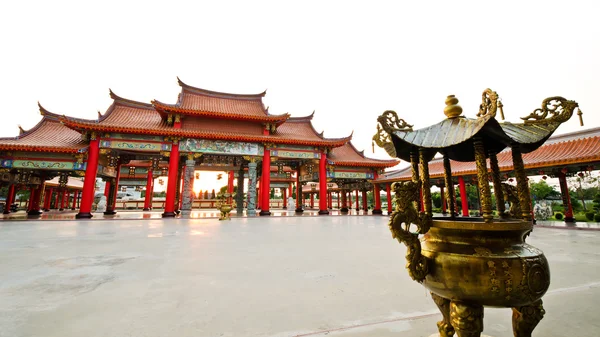 Красочный китайский храм — стоковое фото