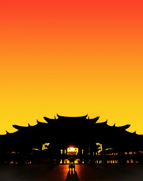 Silhouette chinesischer Tempel in Thailand — Stockfoto