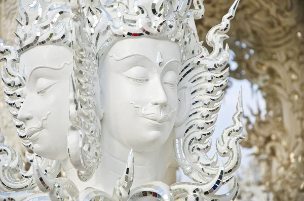 Brahma staty i wat rong khun, thailand. — Stockfoto