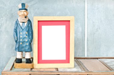 ahşap çerçeve ve eski denizci oyuncak