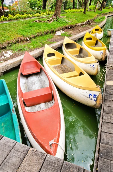 Canoes on the lake — Stock Photo, Image