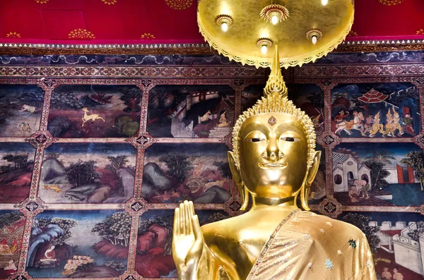 Statua buddha d'oro — Foto Stock