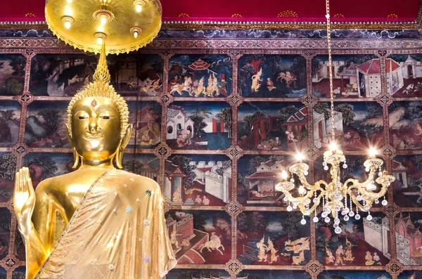 Guld buddha staty — Stockfoto