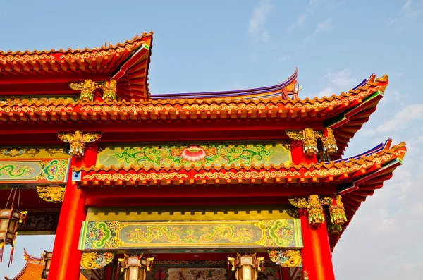 Färgglada kinesiska templet taket — Stockfoto
