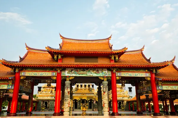 Färgglada kinesiskt tempel — Stockfoto