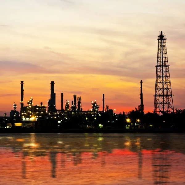 Petroleum oil refinery factory over sunrise — Stock Photo, Image