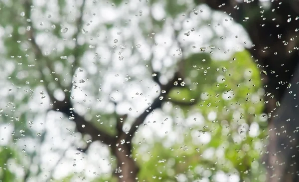 Gotas de lluvia sobre vidrio — Foto de Stock