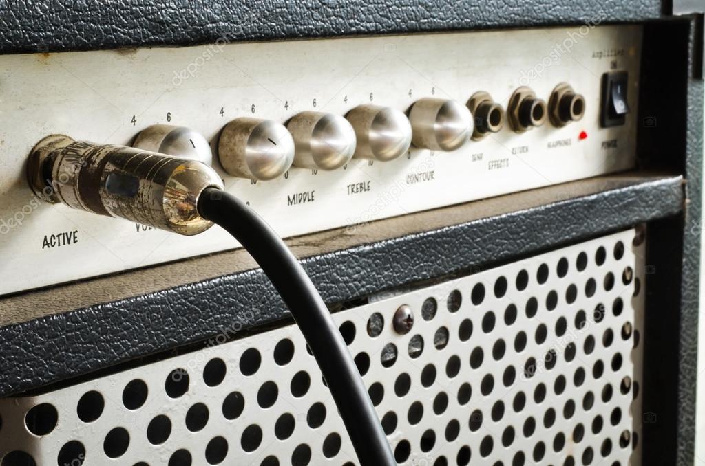 Guitar amplifier with jack cable 