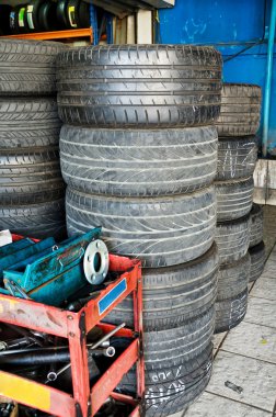 araba lastikleri kullanılır