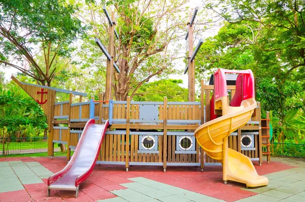 Equipo de parque infantil — Foto de Stock