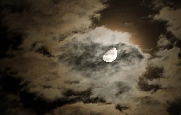 Hold és felhők — Stock Fotó