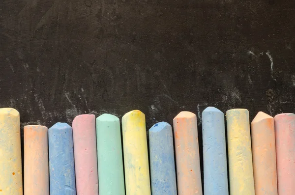 Gessi colorati sulla lavagna — Foto Stock
