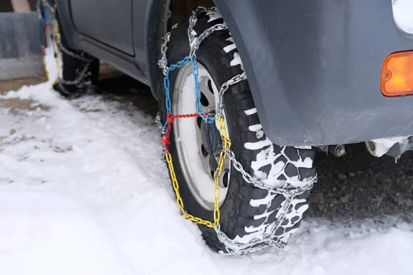 Close Wheel Gray Car Colored Iron Chains Snow Concept Safety — Stock Photo, Image