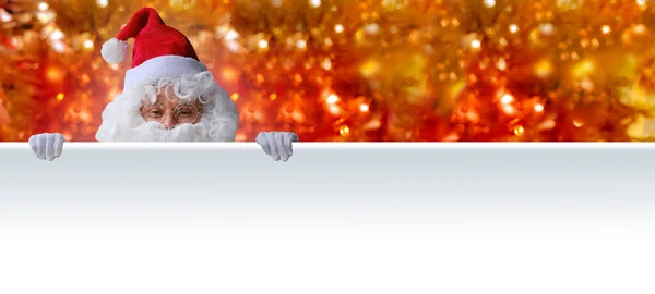 Volwassen Kerstman Met Witte Baard Houdt Een Witte Poster Blanco — Stockfoto