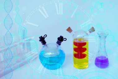 Tıbbi, biyolojik deneyler, örneklerin bilimsel araştırması, konsept bakterioskopik araştırma metodu için bir kimya laboratuvarının, tüplerin ve test tüplerinin yakın çekimi