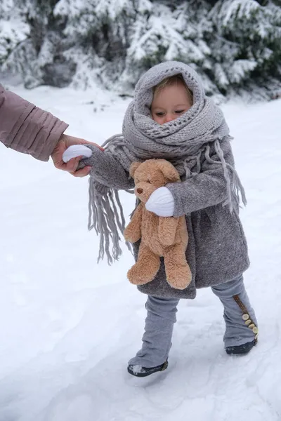 Schattig Baby Meisje Jaar Oud Warme Winter Retro Kleding Met — Stockfoto