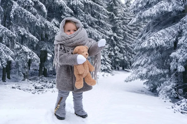 Schattig Baby Meisje Jaar Oud Warme Winter Retro Kleding Met — Stockfoto