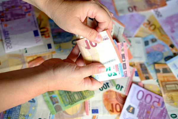 Primo Piano Mani Femminili Contano Banconote Euro Carta Dell Unione — Foto Stock