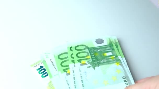 Papel Close Notas Euro Caem Lentamente Sobre Velha Mesa Madeira — Vídeo de Stock