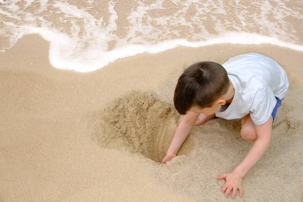 Hermosa Textura Playa Arena Espuma Blanca Del Mar Niños Juega — Foto de Stock