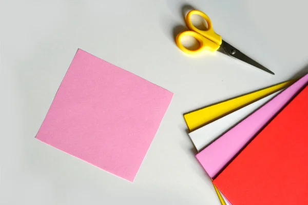 Renkli Kağıtlar Makas Başvurular Için Malzeme Yapıştırma Kitabı Origami Kağıt — Stok fotoğraf
