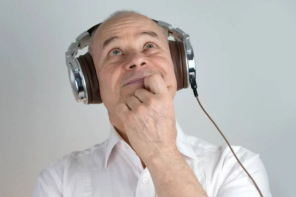 Nahaufnahme Eines Reifen Charismatischen Mannes Von Jahren Mit Kopfhörern Der — Stockfoto