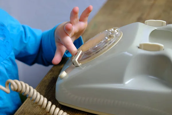 Small Child Blonde Girl Years Old Calls Home Landline Retro — Stockfoto