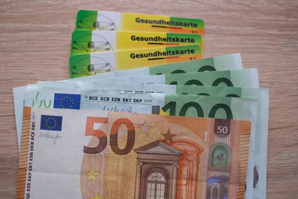 100 Billetes Euros Seguro Médico Público Alemán Más Barato Tarjeta —  Fotos de Stock