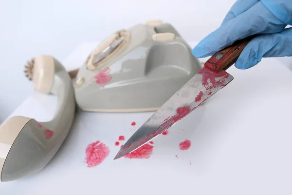 Suç Mahalli Bıçakta Taze Kan Lekesi Cinayet Silahı Kanlı Parmak — Stok fotoğraf